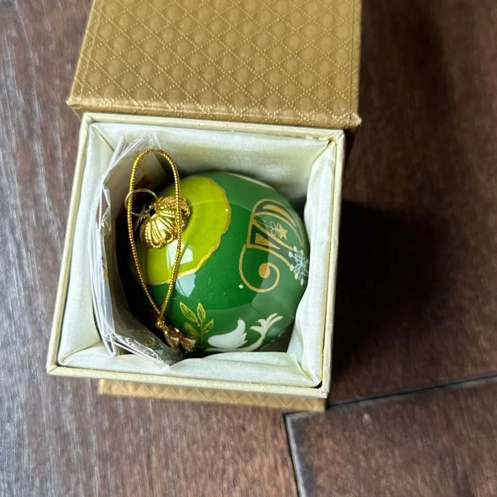 Pier 1 imports Li Bien green peace bulb Christmas‎ ornament 2016 glass - Picture 9 of 10